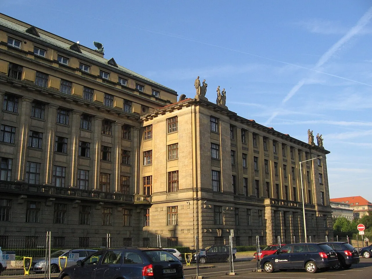 Gebouw van het Tsjechische ministerie van Verkeer in Praag