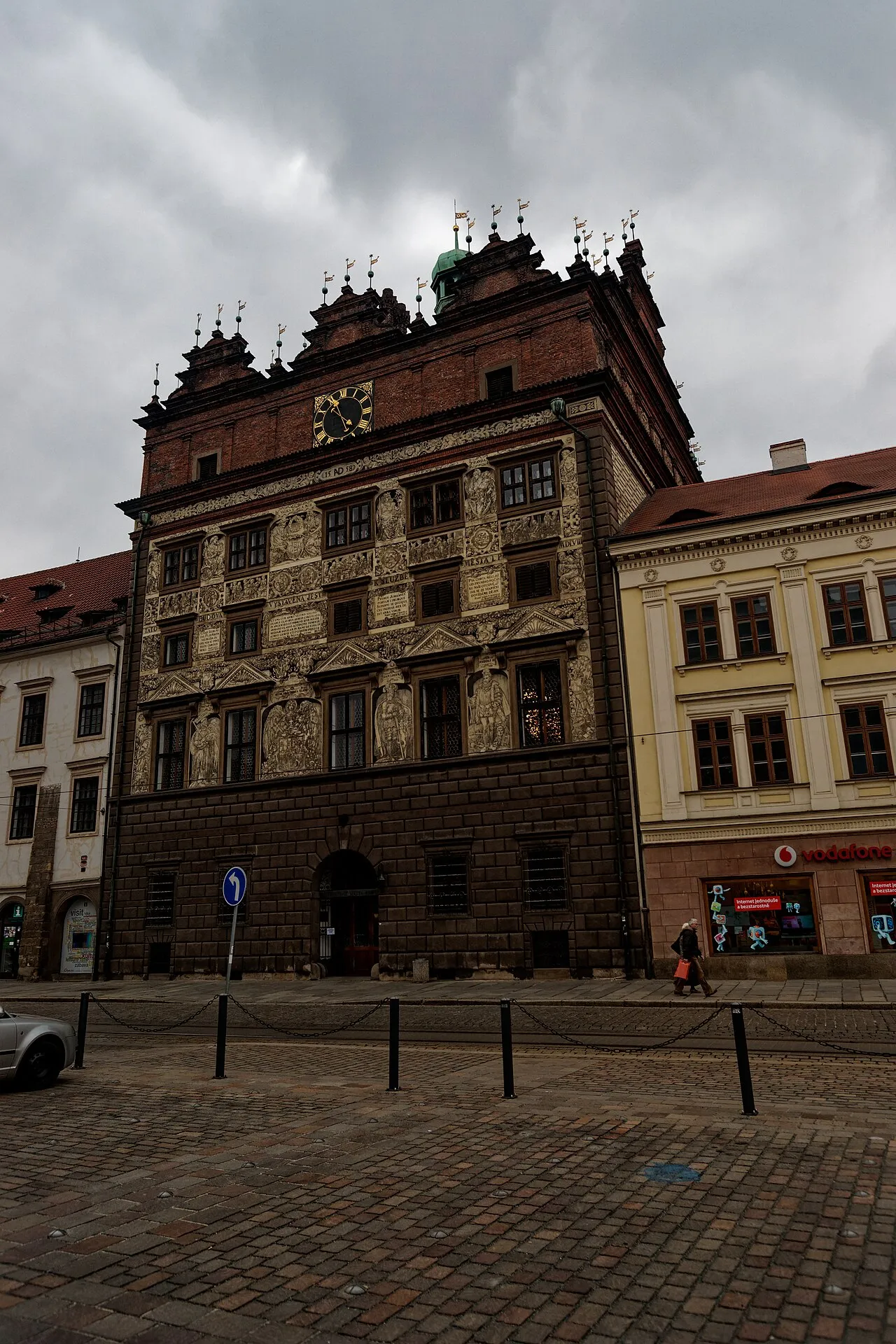 De renaissance-radnice (1559) van Plzeň aan Náměstí Republiky, zetel van de gemeenteraad