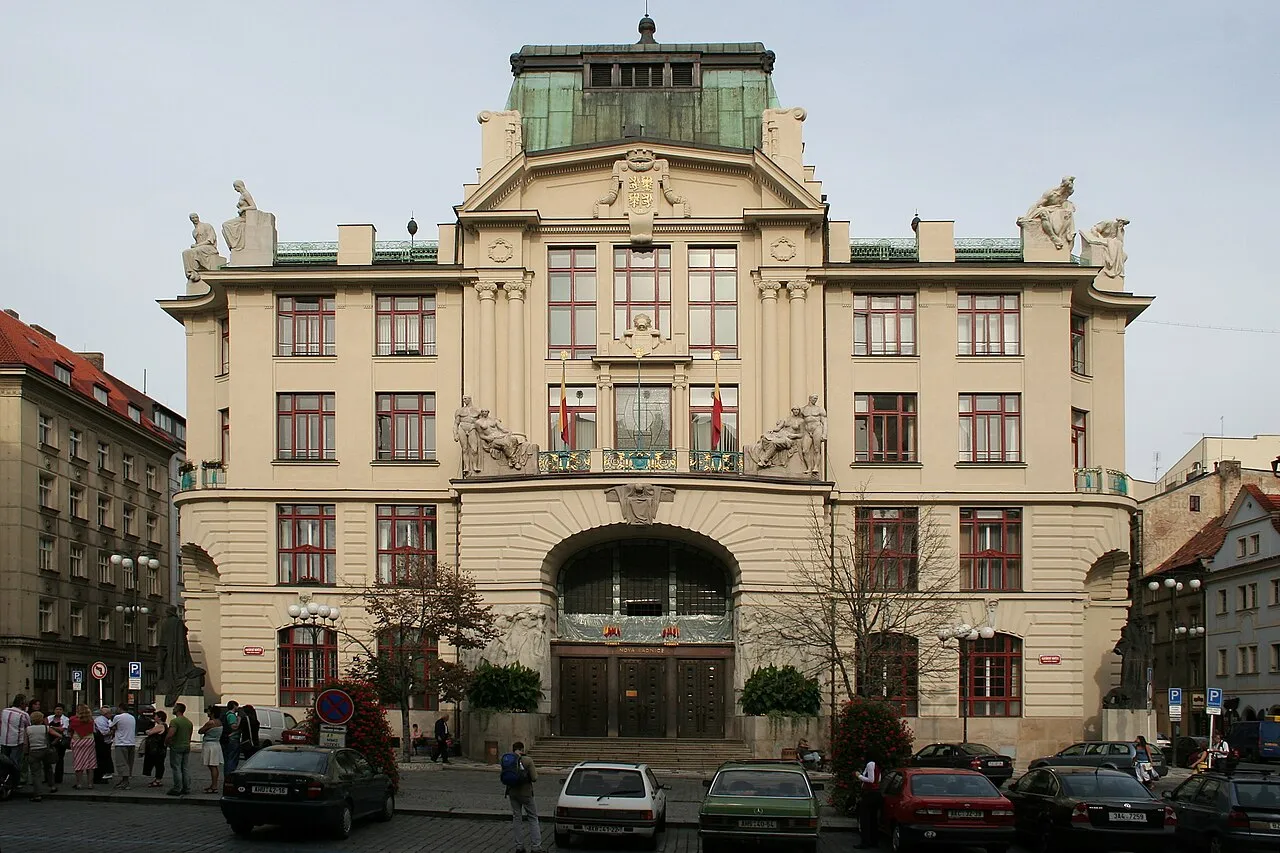 Het Nieuwe Stadhuis (Nová radnice) aan het Mariánské náměstí, zetel van het Praagse stadsbestuur